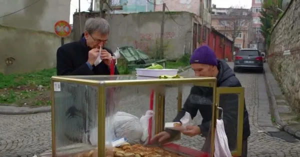 Orhan Pamuk'un "merhaba poğaçacı" sözü sosyal medyada olay oldu: Topluma yabancılığın kanıtı