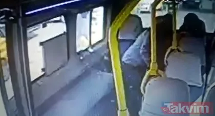 Adana’da iki ayrı durağın dolmuş şoförlerinin hat kavgasında 2 minibüsün camları kırıldı! Yolcuların panik anları kamerada