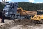 Sultangazi'deki döküm sahasında toprak kayması