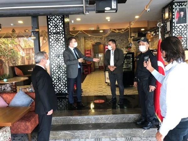 koronavirus-tedbirlerinde-ceza-kesilmeden-onceki-son-gunde-denetimler-yapildi-1603798169106.jpg Koronavirüs tedbirlerinde ceza kesilmeden önceki son günde denetimler yapıldı-3