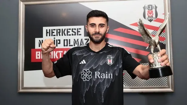 besiktastan-rakiplerini-zorlayacak-transfer-harekati-gemileri-yaktilar-3-ismin-ardindan-simdi-de-1690276435352.jpg Beşiktaş'ta sürpriz transfer harekatı! 3 ismi bitirir bitirmez...-4
