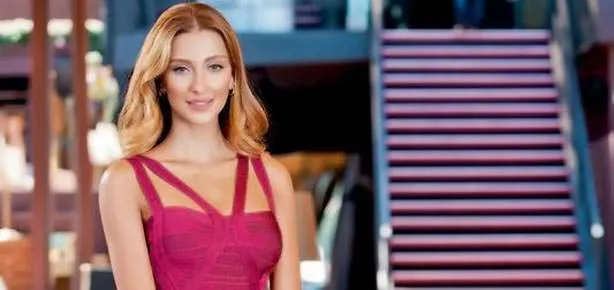 Özge taktı takıştırdı