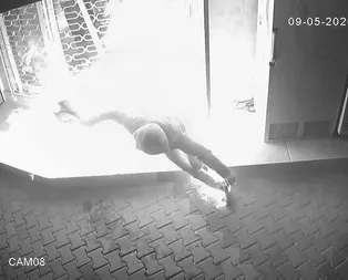 İş yerini kundaklamaya çalıştı! Kendini yaktı