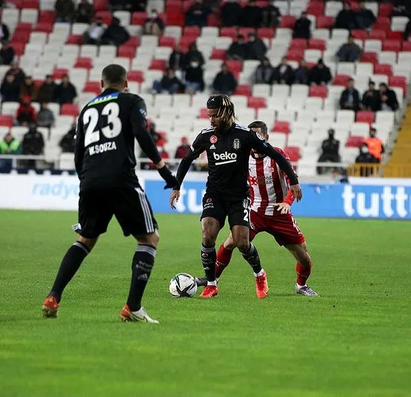 kartal-ucusa-gecti-siyah-beyazlilar-super-ligde-ust-uste-ikinci-galibiyetini-aldi-1645907536106.jpeg Kartal uçuşa geçti! Siyah-Beyazlılar Süper Lig’de üst üste ikinci galibiyetini aldı-4