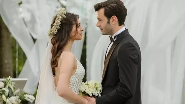 Başrolü paylaşan Aytaç Şaşmaz ile Cemre Baysel aşk iddiası doğru mu? Aytaç Şaşmaz ve Cemre Baysel sevgili mi?-2