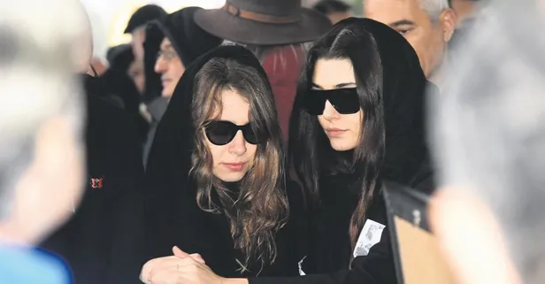 Hande Erçel annesi Aylin Erçel'i ebediyete uğurladı