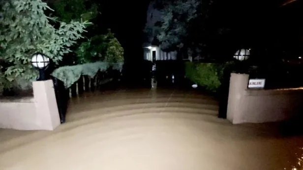 duzcede-dereler-tasti-evleri-su-basti-1623710261415.jpeg Düzce'nin Akçakoca ilçesinde dereler taştı, evleri su bastı-5