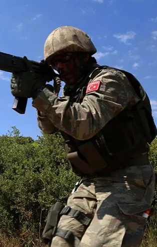 Türkiye'nin Suriye operasyonu öncesi YPG/PKK'da büyük panik! Saklanacak delik arıyorlar