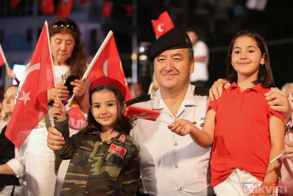 15 Temmuz anma etkinliklerinde meydanlar doldu taştı - 2