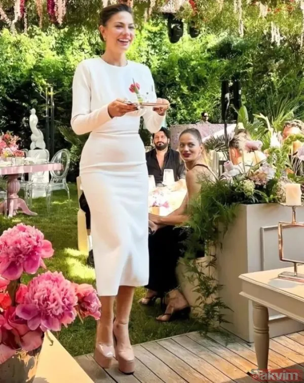 Demet Özdemir müstakbel eşi Oğuzhan Koç için kesenin ağzını açtı! Aşklarının sembolü olacak hediyenin ücreti ağızları açık bıraktı - 3