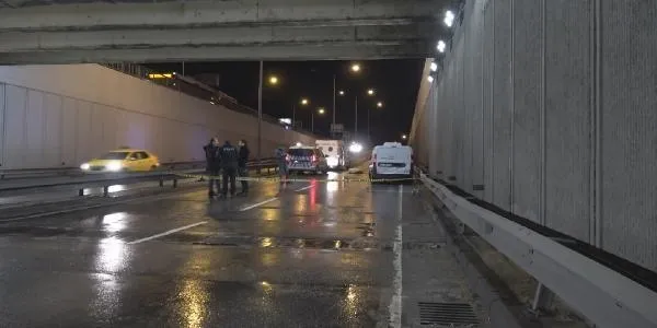 İzmir'de gece yarısı korkunç son! Yolda aracına yakıt doldururken otomobilin çarptığı adam hayatını kaybetti-2