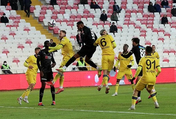 sivasspor-son-16da-sivasspor-2-1-ankaragucu-golleri-izle-1640879975519.jpeg