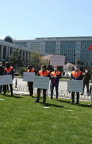 Maaş alamayan taşeron işçilerden İBB önünde Ekrem İmamoğlu'na isyan: Hiç aç kaldın mı?