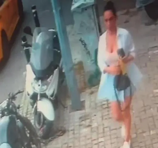 kadikoyde-fatma-duygu-ozkan-4kattan-yere-cakildi-gorgu-taniklari-camdan-atildi-dedi-avukat-gozaltina-alindi-1692111270272.jpeg Kadıköy'de Fatma Duygu Özkan 4.kattan yere çakıldı! Görgü tanıkları “Camdan atıldı” dedi, avukat gözaltına alındı-3