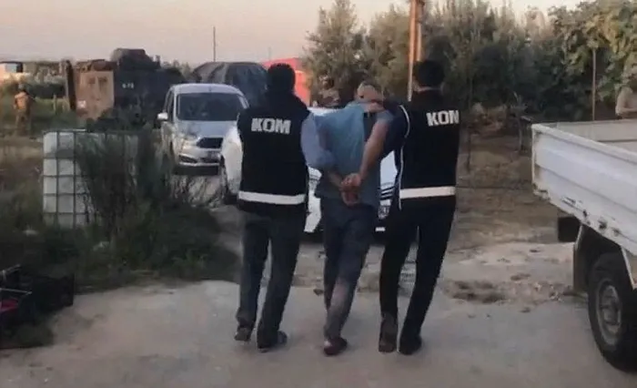 81-ilde-cember-operasyonu-arama-kaydi-bulunan-5309-firari-yakalandi-1699853242512.jpeg Son dakika: 81 ilde 'Çember' operasyonu! Arama kaydı bulunan 5309 firari yakalandı-2