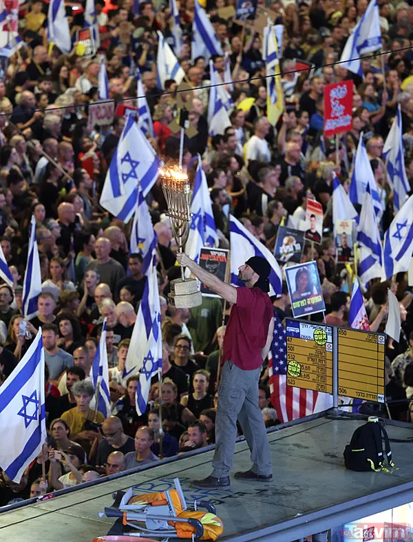 Netanyahu'ya tepkiler dinmiyor! On binlerce İsrailli sokaklara akın etti! Ana yollları trafiğe kapattılar - 17