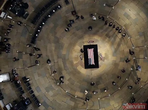 ABD'li Senatör McCain için Kongre'de tören düzenlendi - 20