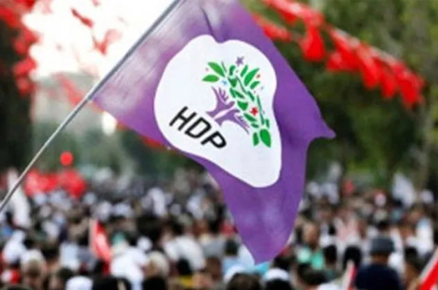 HDP'li belediyelerde skandal! Türk bayrağını sitelerinden sildiler