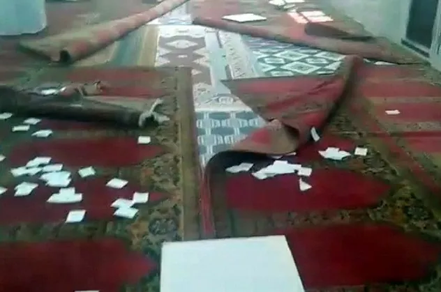 Son dakika: Katil Esad milisleri sonunda bunu da yaptı! Camiye saldırıp Kur'an-ı Kerim'i yere attılar