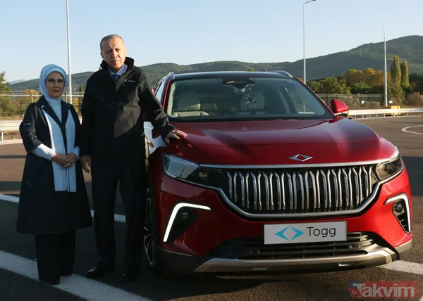 Başkan Erdoğan Togg'un direksiyonunda: Tekerine taş değmesin... Araç rengi için işaret ettiği Emine Erdoğan kararını verdi - 19