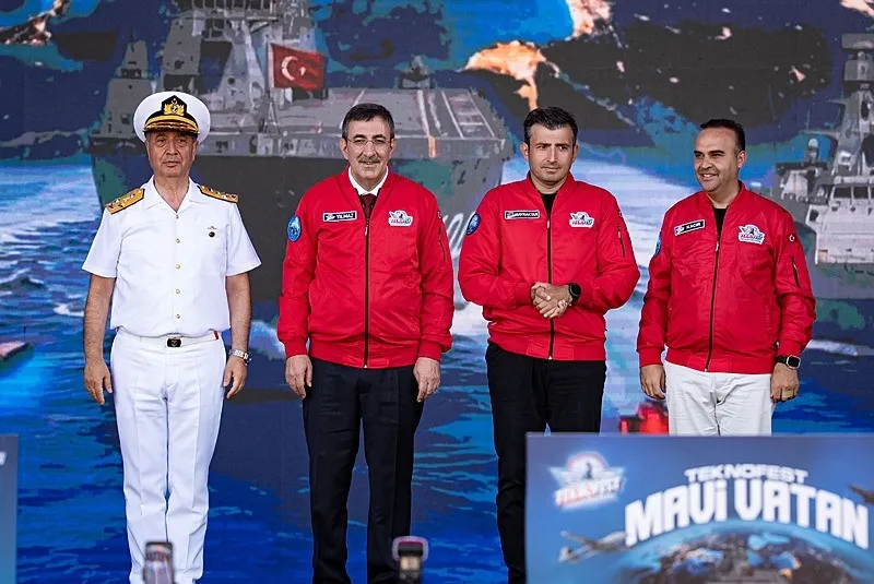teknofest-mavi-vatan-kapanis-gununde-yogun-ilgi-gordu-ziyaretciler-yerli-savunma-teknolojilerini-inceledi-1787505646744.jpeg TEKNOFEST Mavi Vatan kapanış gününde yoğun ilgi gördü: Ziyaretçiler yerli savunma teknolojilerini inceledi-4