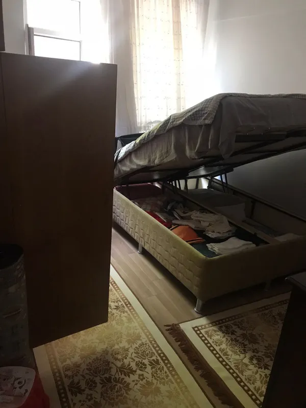 hirsizlik-sucundan-25-yil-hapis-cezasiyla-aranan-sahis-bazanin-icinde-yakalandi-1654582516246.jpg Hırsızlık suçundan 25 yıl hapis cezasıyla aranan şahıs bazanın içinde yakalandı-3