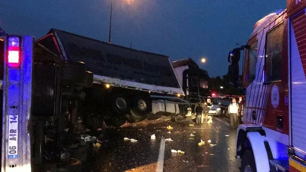 SON DAKİKA: TEM Otoyolu'nda zincirleme kaza: 20'den fazla araç birbirine girdi-2