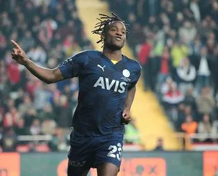 Michy Batshuayi atıyor Fenerbahçe kazanıyor! Pelerini giydi uçuşa geçti