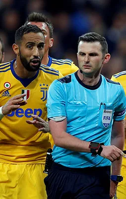 Juventus taraftarı Michael Oliver'ın peşini bırakmıyor