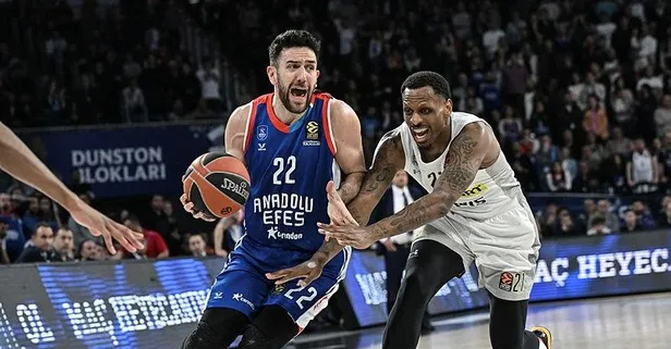 Anadolu Efes son çeyrekte yıkıldı