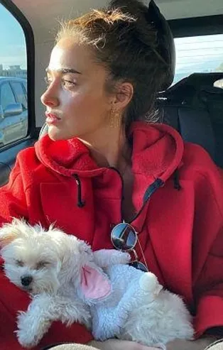 Bensu Soral'dan filtreli poz