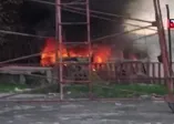 Sultanbeyli'de 2 araç alev alev böyle yandı