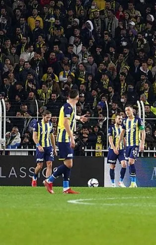 Kadıköy'deki Fenerbahçe-Beşiktaş derbisi sonrası spor yazarlarından çarpıcı sözler: İkinci bile olamaz!