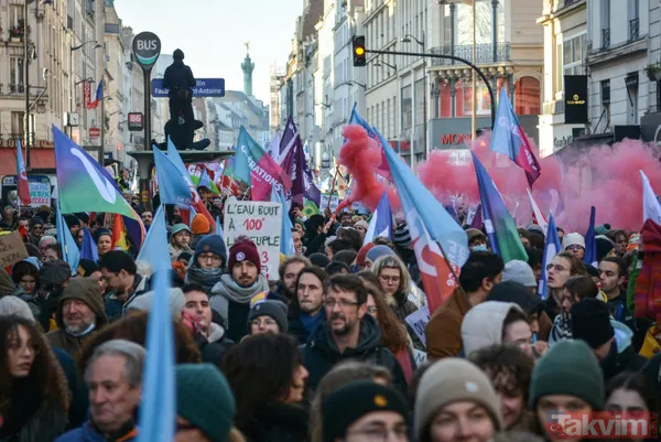 Paris yangın yeri! Fransa'daki 'emeklilik' reformu gösterilerinde gençler de sahnede: Macron'a tepki büyük - 21