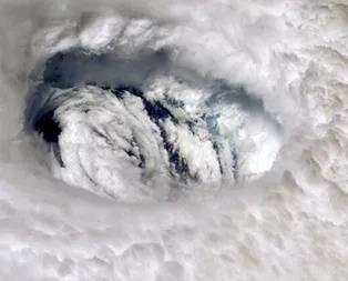 NASA, Dorian Kasırgasını uzaydan canlı yayınladı! İşte felaketin o görüntüleri...