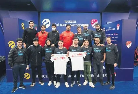 galatasarayin-yeni-hocasi-torrentin-plani-belli-oldu-buyuk-degisim-yok-ufak-dokunus-var-1642193103439.jpeg Galatasaray'ın yeni hocası Torrent'in planı belli oldu! Büyük değişim yok ufak dokunuş var-13