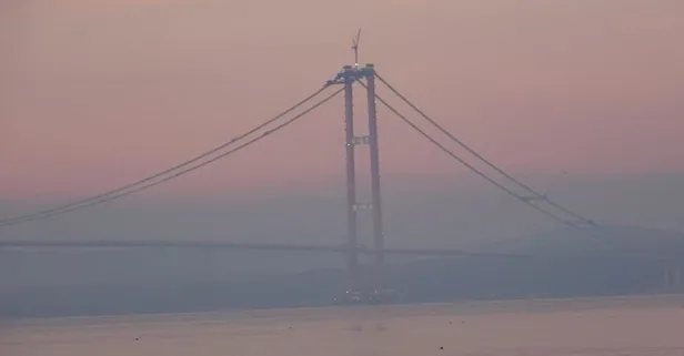 Çanakkale Boğazı'nda gemi trafiğine sis engeli! Saatler sonra trafiğe açıldı