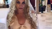 Britney Spears gelinlik giyip paylaştı: Kendimle evlendim... Yaptığım en zekice şey 3. kocasından daha yeni boşanmıştı...