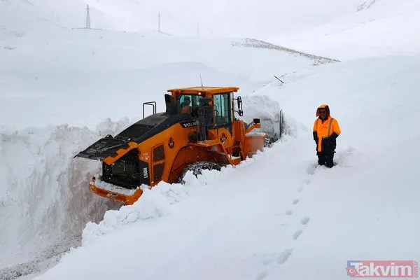 Geçtiğimiz yıl Türkiye'de 2 metre ile en yüksek kar kalığının ölçüldüğü Van-Bahçesaray yolunda amansız mücadele - 30