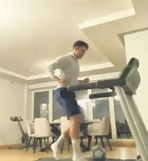 Fenerbahçe, Galatasaray ve Beşiktaşlı oyuncular corona günlerinde evlerinden paylaşım yaptılar-7