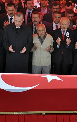 Zirve şehit cenazesinde