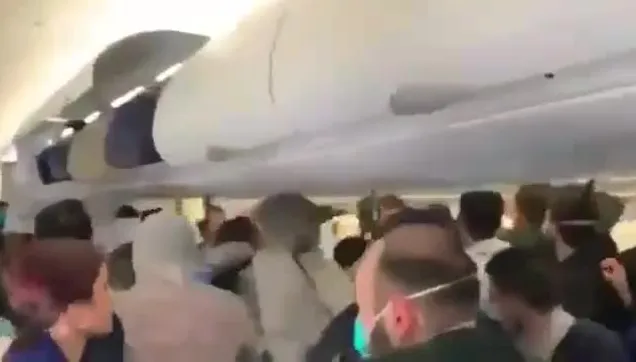 Suudi Arabistan'da uçakta koronavirüs kavgası! Öksürünce ortalık karıştı!