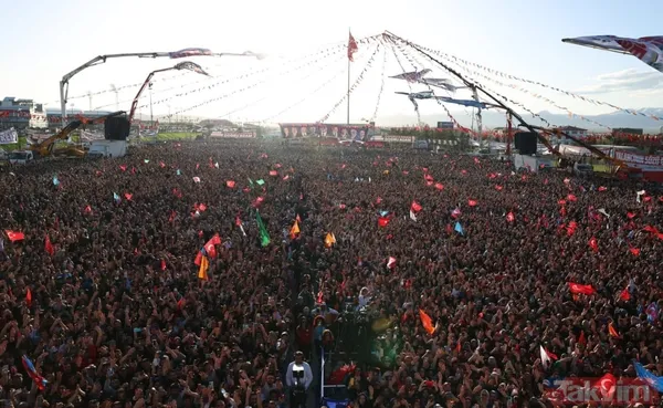 Başkan Recep Tayyip Erdoğan Van ve Erzurum'daki coşkulu kalabalığa seslendi! "85 milyonun tamamı kazanacak" - 16