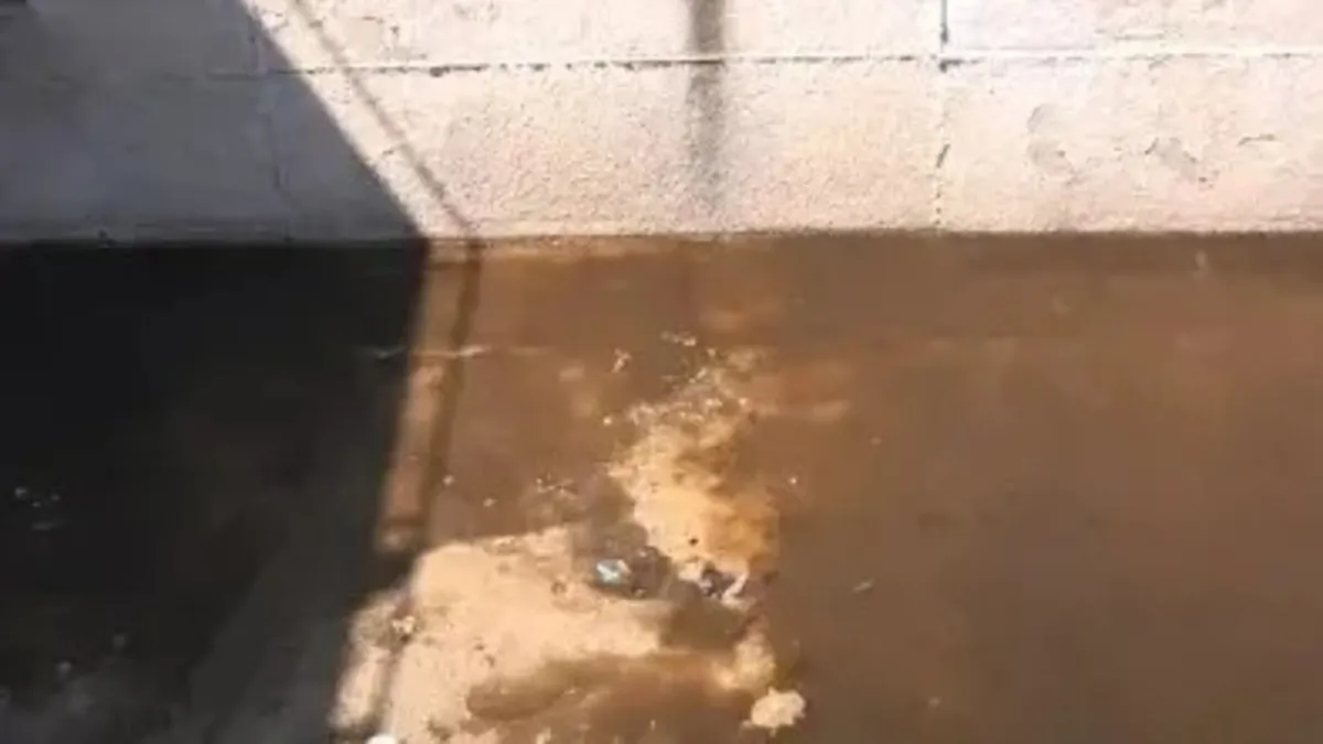 Çiğli’de İZSU'nun çevre katliamına suçüstü! Çöp sularını mazgala dökerken yakalandılar... Körfez böyle...
