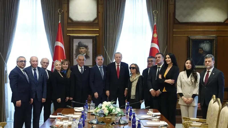 baskan-erdogan-turk-demokrasi-vakfi-heyetini-kabul-etti-1776180306611.jpeg