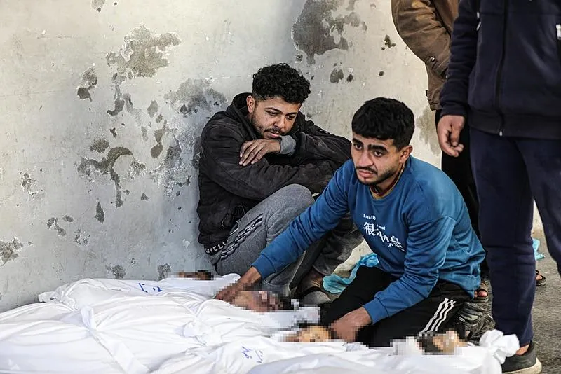 Yahudi yazar Avi Steinberg İsrail vatandaşlığından çıktı: "Kimliğimizi kullanıp soykırım yapıyorlar"-5