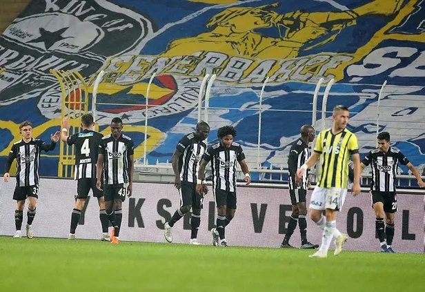 kadikoydeki-dev-derbide-kazanan-besiktas-ms-fenerbahce-3-4-besiktas-1606673366022.jpeg