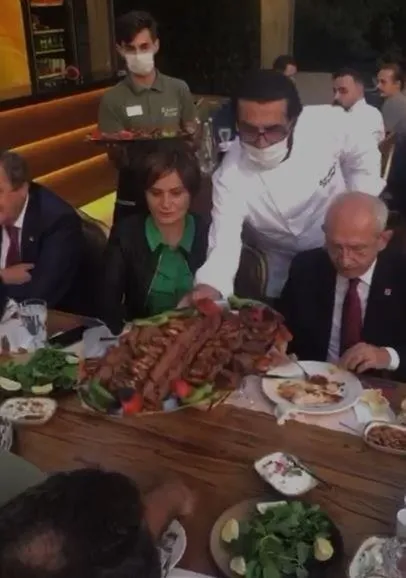 chpnin-ulke-aclik-sinirinda-siyaseti-kebapcida-son-buldu-kilicdaroglu-imamoglu-ve-kaftancioglundan-ziyafet-1603034053596.jpeg CHP'nin ‘Ülke açlık sınırında’ siyaseti kebapçıda son buldu! Kılıçdaroğlu, İmamoğlu ve Kaftancıoğlu'ndan ziyafet...-2
