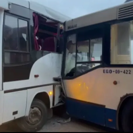 EGO otobüsü ile servis aracı çarpıştı!