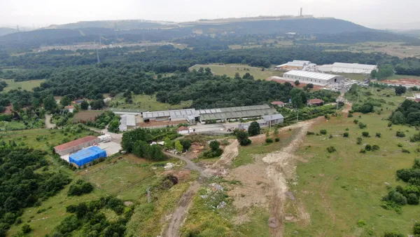 son-dakika-iyi-partili-lutfu-turkkanin-kocaeli-dilovasindaki-kacak-ciftligi-yikim-oncesi-tahliye-ediliyor-1624271608736.jpg SON DAKİKA: İYİ Partili Lütfü Türkkan'ın Kocaeli Dilovası'ndaki kaçak çiftliği yıkım öncesi tahliye ediliyor-3